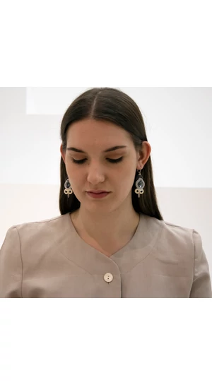 GABEL: Szürke, drapp sújtás fülbevaló Swarovski kristállyal