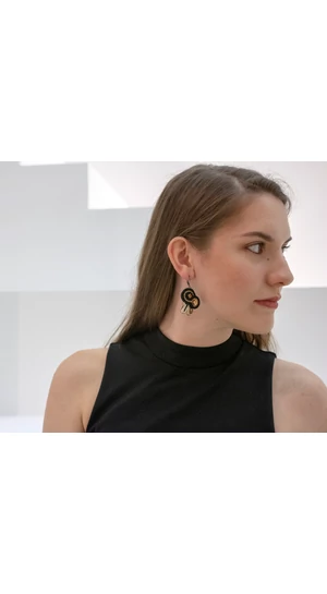 GABEL: Fekete, arany sújtás fülbevaló Swarovski kristállyal