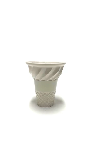 Knetik Dóra: Porcelán fagyitölcsér drapp N2 / magasság 12cm