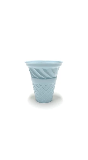 Knetik Dóra: Porcelán fagyitölcsér kék N3 / magasság 12cm