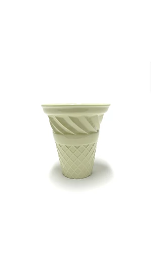 Knetik Dóra: Porcelán fagyitölcsér sárga N3 / magasság 12cm