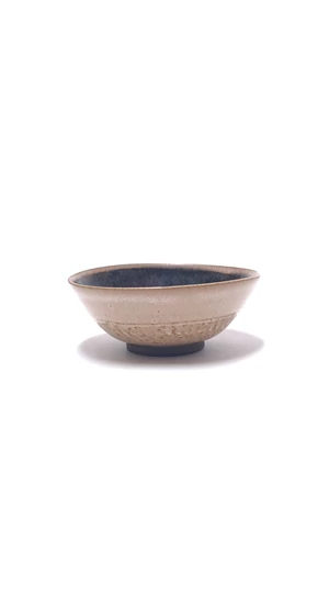 Ksenia Wallenstein: Kis tál/ magasság 4cm, ø 11cm