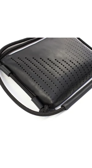 MIMIKRI: DINA fekete bőr lézervágott clutch