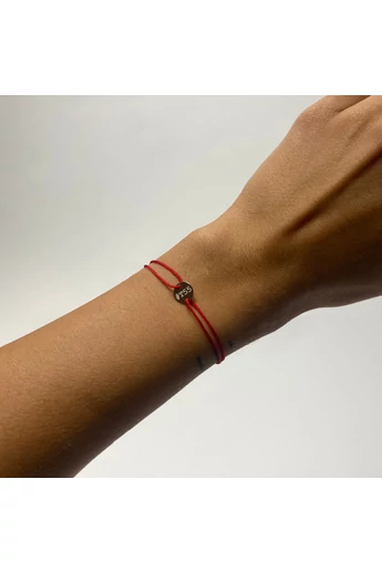 T55 - Piros zsinóros karkötő,  rozéarany bevonatú kicsi medállal