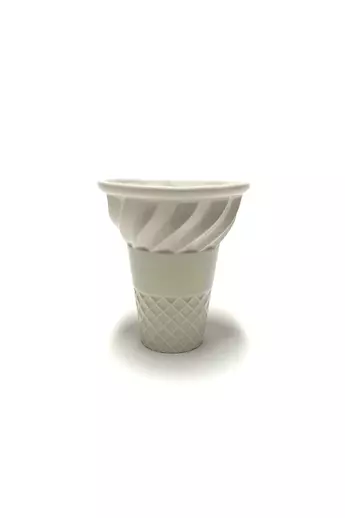 Knetik Dóra: Porcelán fagyitölcsér drapp N2 / magasság 12cm