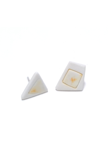 RE Jewel: Sárga foltos háromszög porcelán fülbevaló