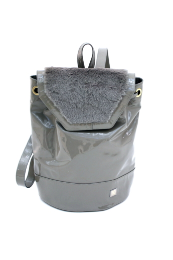 REQU Design: Cápaszürke lakkbőr hátizsák