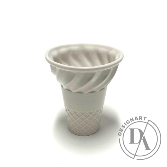 Knetik Dóra: Porcelán fagyitölcsér drapp N2 / magasság 12cm