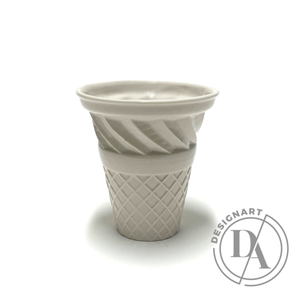 Knetik Dóra: Porcelán fagyitölcsér drapp N3 / magasság 12cm