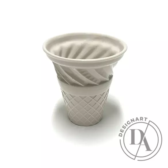Knetik Dóra: Porcelán fagyitölcsér drapp N3 / magasság 12cm